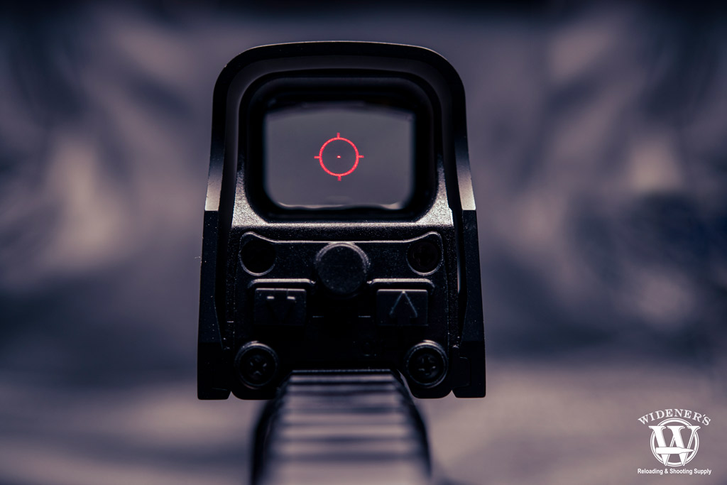 holographic sight mounted on a picatinny rail a photo of a holographic sight mounted on a picatinny rail