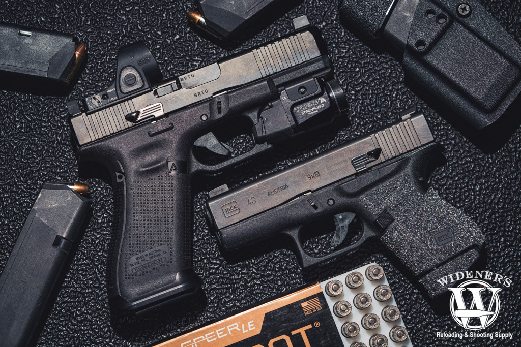 comparing compact VS subcompact glock pistols a photo comparing compact VS subcompact glock pistols
