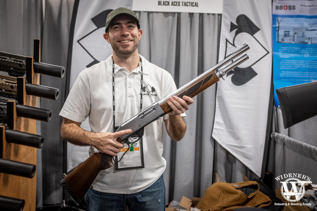 black aces tactical Pro Series L lever 12 gauge shotgun a photo of the black aces tactical Pro Series L lever 12 gauge shotgun at shot show 2020